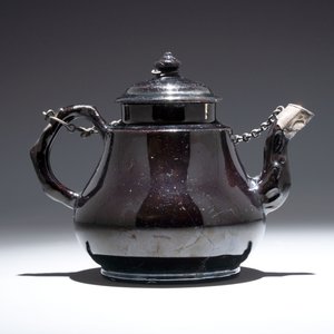 A black-glazed pottery coffeepot, teapot, milk jug and a bowl, Namur, 18th C. — foto 11