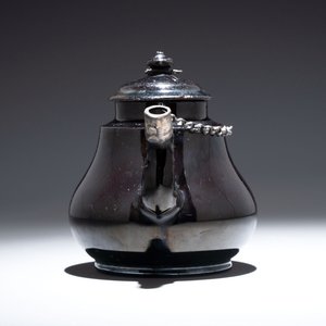 A black-glazed pottery coffeepot, teapot, milk jug and a bowl, Namur, 18th C. — foto 12