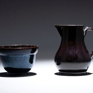 A black-glazed pottery coffeepot, teapot, milk jug and a bowl, Namur, 18th C. — foto 3