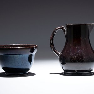 A black-glazed pottery coffeepot, teapot, milk jug and a bowl, Namur, 18th C. — foto 5