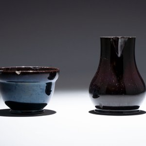 A black-glazed pottery coffeepot, teapot, milk jug and a bowl, Namur, 18th C. — foto 6