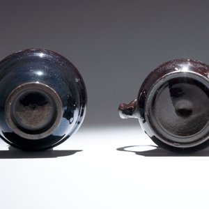 A black-glazed pottery coffeepot, teapot, milk jug and a bowl, Namur, 18th C. — foto 8