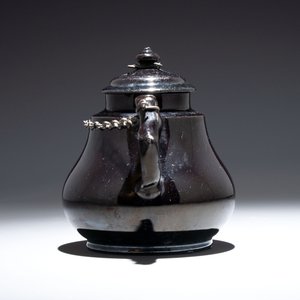 A black-glazed pottery coffeepot, teapot, milk jug and a bowl, Namur, 18th C. — foto 10