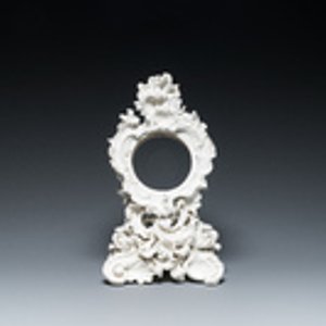 A blanc de Chine porcelain rococo case clock, probably Meissen, 18th C. — photo 2