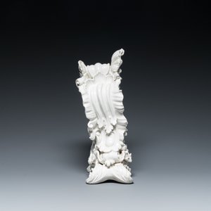 A blanc de Chine porcelain rococo case clock, probably Meissen, 18th C. — photo 3