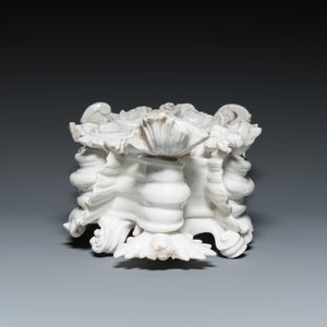 A blanc de Chine porcelain rococo case clock, probably Meissen, 18th C. — photo 7