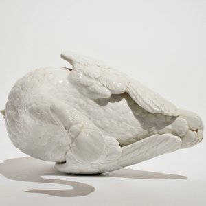 A blanc de Chine-style model of a swan, Meissen, Germany, 18th C. — 照片 6