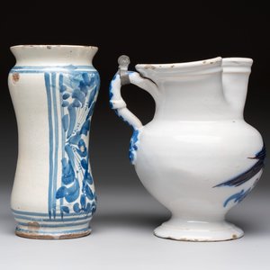 A blue and white albarello, a jug and a small jar, Italy, 17/18th C. — foto 12