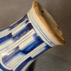 A blue and white Antwerp maiolica 'a foglie' pharmacy bottle, 2nd half 16th C. — 照片 11