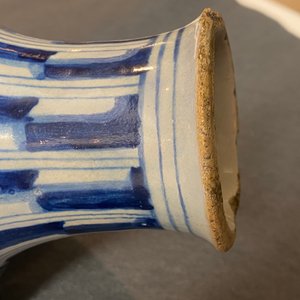 A blue and white Antwerp maiolica 'a foglie' pharmacy bottle, 2nd half 16th C. — 照片 7