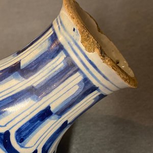 A blue and white Antwerp maiolica 'a foglie' pharmacy bottle, 2nd half 16th C. — 照片 9