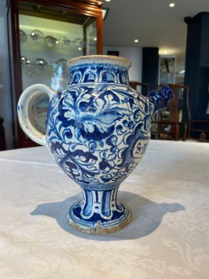A blue and white Antwerp maiolica 'a foglie' wet drug jar, 2nd half 16th C. — 照片 12