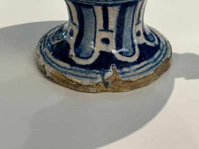 A blue and white Antwerp maiolica 'a foglie' wet drug jar, 2nd half 16th C. — 照片 5
