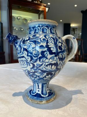 A blue and white Antwerp maiolica 'a foglie' wet drug jar, 2nd half 16th C. — 照片 10