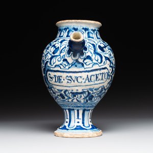 A blue and white Antwerp maiolica 'a foglie' wet drug jar, 2nd half 16th C. — 照片 1