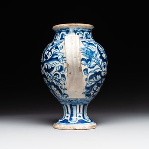 A blue and white Antwerp maiolica 'a foglie' wet drug jar, 2nd half 16th C. — 照片 3