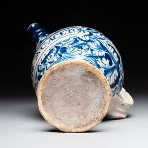 A blue and white Antwerp maiolica 'a foglie' wet drug jar, 2nd half 16th C. — 照片 7