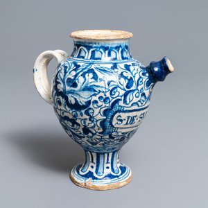 A blue and white Antwerp maiolica 'a foglie' wet drug jar, 2nd half 16th C. — photo 1