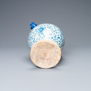 A blue and white Antwerp maiolica 'a foglie' wet drug jar, mid 16th C. — photo 7