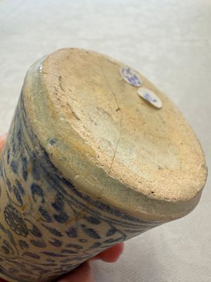 A blue and white Antwerp maiolica albarello inscribed 'PV:PVERPERL', 16th C. — photo 11