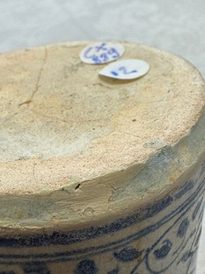 A blue and white Antwerp maiolica albarello inscribed 'PV:PVERPERL', 16th C. — photo 12