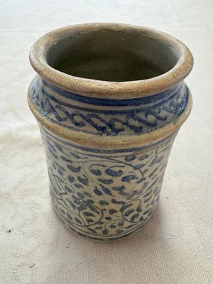 A blue and white Antwerp maiolica albarello inscribed 'PV:PVERPERL', 16th C. — photo 4