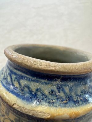 A blue and white Antwerp maiolica albarello inscribed 'PV:PVERPERL', 16th C. — photo 8
