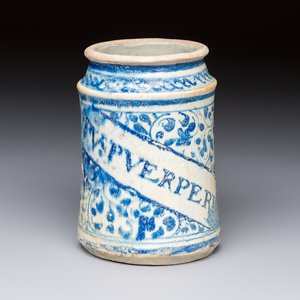 A blue and white Antwerp maiolica albarello inscribed 'PV:PVERPERL', 16th C. — photo 1