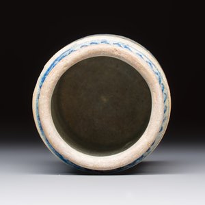 A blue and white Antwerp maiolica albarello inscribed 'PV:PVERPERL', 16th C. — photo 6