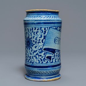 A blue and white Antwerp maiolica 'alla porcelana' albarello, 2nd half 16th C. — photo 4