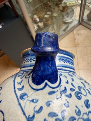 A blue and white Antwerp maiolica wet drug jar inscribed 'S ACETOSITATIS', 16th C. — foto 3
