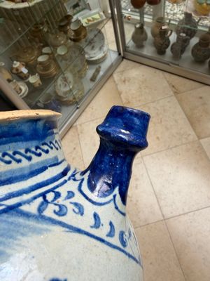 A blue and white Antwerp maiolica wet drug jar inscribed 'S ACETOSITATIS', 16th C. — foto 4