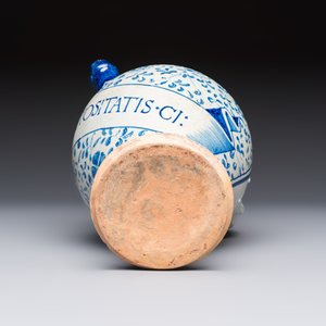 A blue and white Antwerp maiolica wet drug jar inscribed 'S ACETOSITATIS', 16th C. — foto 6