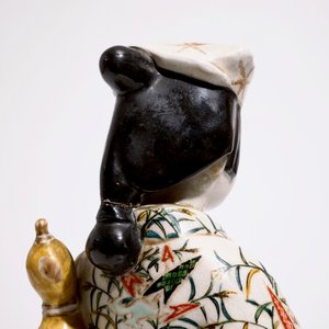 A blue and white Arita jug and a plate, 17/18th C., with an Imari figure, 18/19th C. — photo 11