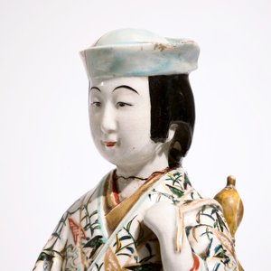 A blue and white Arita jug and a plate, 17/18th C., with an Imari figure, 18/19th C. — photo 10