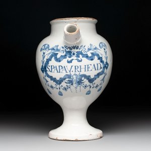 A blue and white Brussels faience drug or syrup jar, inscribed 'S.PAPAV.RHEAD.', ca. 1700 — photo 1