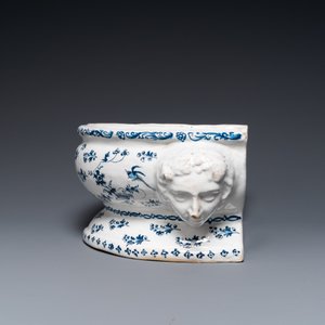 A blue and white Brussels faience fountain with basin, 18th C. — 照片 6