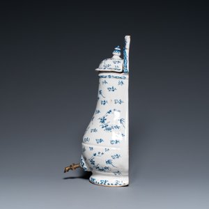 A blue and white Brussels faience fountain with basin, 18th C. — 照片 10