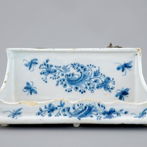 A blue and white Brussels faience ink stand, 18th C. — 照片 3