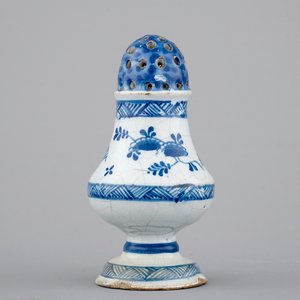 A blue and white Brussels faience sugar caster, 18th C. — 照片 1