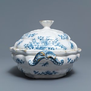 A blue and white Brussels faience tureen and cover, 18th C. — 照片 3