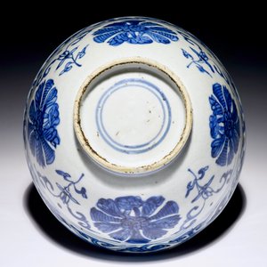 A blue and white Chinese bowl with a landscape design, Ming, Wanli/Jiajing — 照片 7