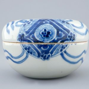 A blue and white Chinese box and cover, Transitional period, 1620-1683 — photo 2