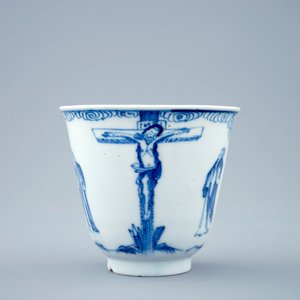 A blue and white Chinese cup and saucer with "The crucifixion", Kangxi — photo 7