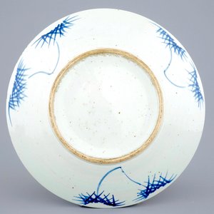 A blue and white Chinese dish with dragons among peony, 19th C. — 照片 2