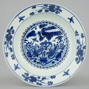 A blue and white Chinese ducks and lotus pond dish, Ming Dynasty — photo 1
