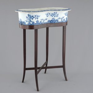 A blue and white Chinese export porcelain bidet on stand, Qianlong, 18th C. — photo 1