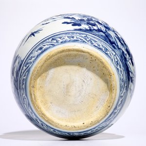 A blue and white Chinese fishbowl with birds among flowers, 19th C. — photo 7