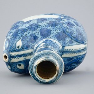 A blue and white Chinese frog-shaped kendi, Wanli, 1573-1619 — 照片 7