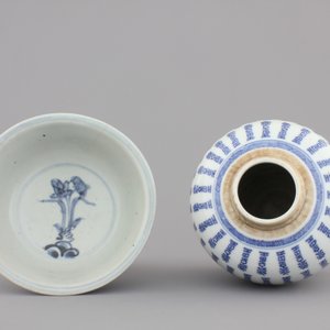 A blue and white Chinese ginger jar with characters, Kangxi, and a blue and white bowl, Ming Dynasty — 照片 5